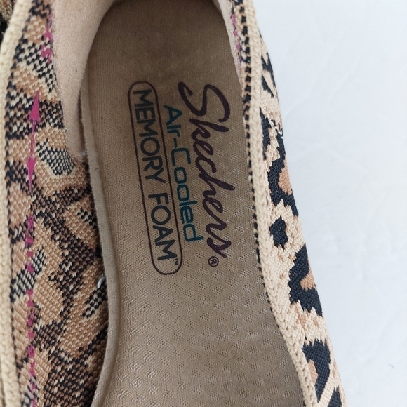 SKECHERS Women's Cleo Claw-Some Natural Leopard Print Slip-on Ballet Flats 6.5. - Picture 5 of 11